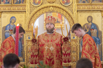 Митрополит Игнатий совершил Божественную литургию в Георгиевском храме г. Саратова