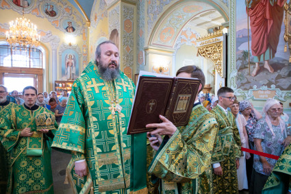 Епископ Варфоломей совершил Божественную литургию в Покровском соборе г. Саратова