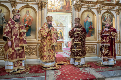 В День тезоименитства митрополит Игнатий совершил Божественную литургию в Покровском соборе Саратова