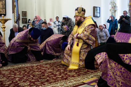 Всенощное бдение с чином воздвижения Креста в Свято-Троицком кафедральном соборе г. Вольска