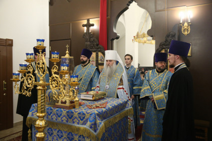 Всенощное бдение в храме в честь иконы Божией Матери «Всех скорбящих Радость» г.Саратова