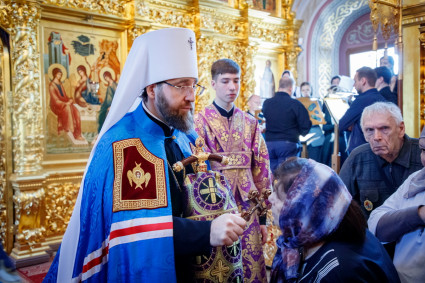 Великая вечерня в соединении с Литургией святителя Василия Великого в Свято-Троицком кафедральном соборе г. Саратова