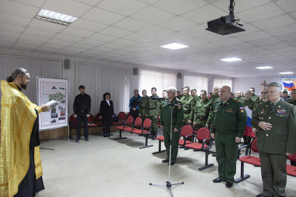 Священник принял участие в проводах выпускников на военную службу