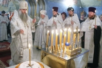 Божественная литургия и панихида в Свято-Троицком соборе Саратова
