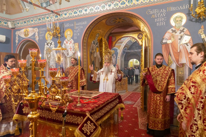 Божественная литургия в Свято-Троицком кафедральном соборе г. Саратова
