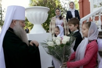 Божественная литургия в храме в честь Покрова Божией Матери Петровска