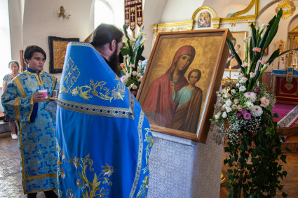 В Спасо-Преображенский монастырь вернулась после реставрации старинная Казанская икона Божией Матери