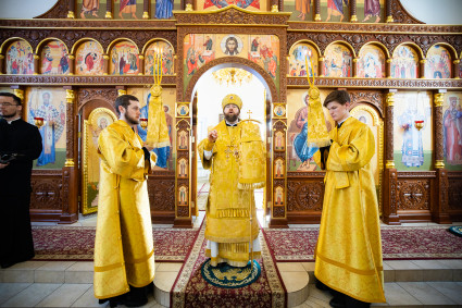 Митрополит Игнатий совершил Божественную литургию в храме святителя Николая Японского г. Саратова