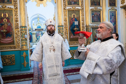 Митрополит Игнатий совершил Божественную литургию в храме Архангела Михаила п. Михайловка