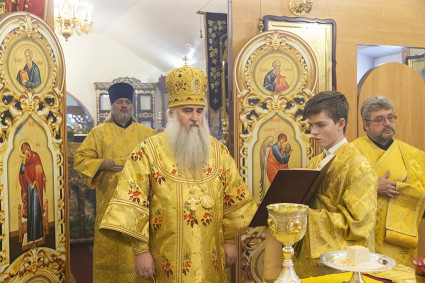 Божественная литургия в храме священномученика Космы Саратовского г. Саратова