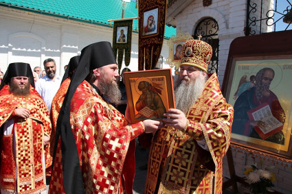 Божественная литургия в храме во имя святого апостола и евангелиста Иоанна Богослова в Иргизском Воскресенском мужском монастыре с. Криволучье Балаковского района