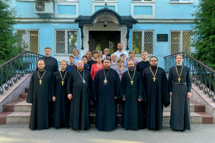 Митрополит Игнатий попрощался с сотрудниками Вологодского епархиального управления