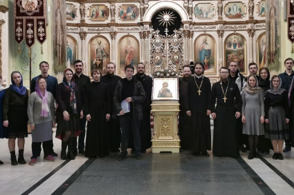 В Покровском соборе Саратова совершена «молодежная Литургия Преждеосвященных Даров»