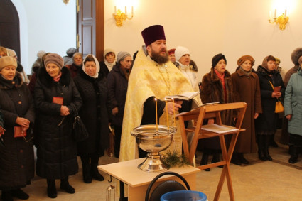 В строящемся храме во имя Александра Невского совершен молебен