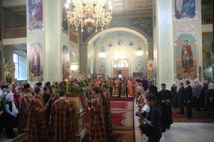 Божественная литургия в храме в честь Покрова Пресвятой Богородицы г. Саратова