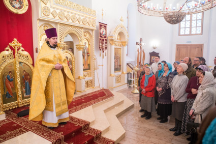 Митрополит Лонгин возглавил Литургию с сурдопереводом