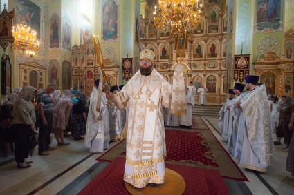 Митрополит Игнатий совершил Божественную литургию в Покровском соборе г. Саратова