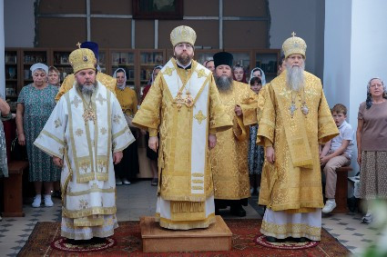 В храме Рождества Христова п. Романовка совершено соборное архиерейское богослужение