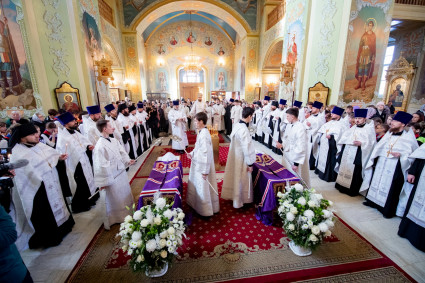 Встреча саратовских святителей в Покровском соборе