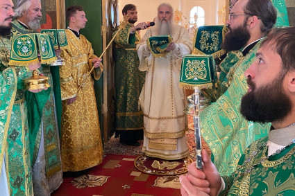 Божественная литургия в Свято-Троицком Макариево-Унженском мужском монастыре (Галичская епархия)