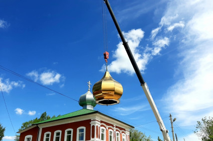 Освящены купол и крест Троицкого храма с. Воскресенское