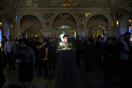 Великое повечерие с чтением канона преподобного Андрея Критского в Свято-Троицком кафедральном соборе г.Саратова