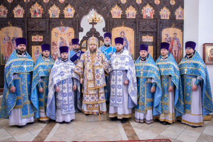 Митрополит Игнатий совершил Божественную литургию в храме в честь иконы Божией Матери «Всех скорбящих Радость» г. Саратова