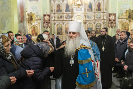 Всенощное бдение в храме в честь Покрова Пресвятой Богородицы г. Саратова
