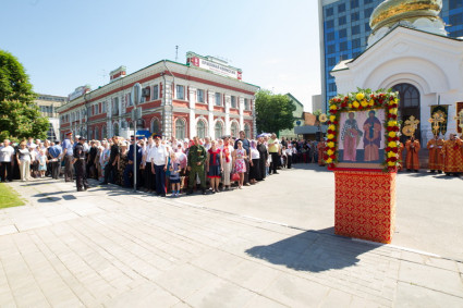 Крестный ход в день памяти святых Кирилла и Мефодия