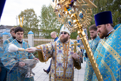 Митрополит Игнатий совершил Божественную литургию в храме Рождества Пресвятой Богородицы д. Ершовка