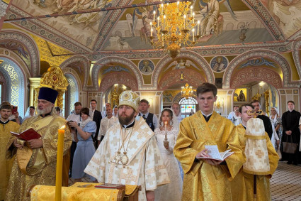 Митрополит Игнатий совершил таинство Венчания в Свято-Троицком кафедральном соборе г. Саратова