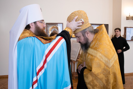 По благословению Святейшего Патриарха игумен Варфоломей (Денисов) возведен в сан архимандрита