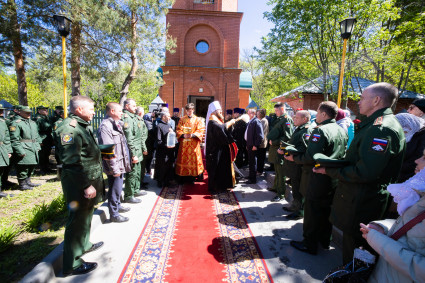 Митрополит Игнатий совершил чин освящения колокольни Свято-Никольского храма п.Шиханы-2 Вольского района