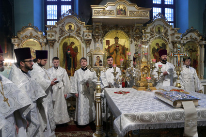 Божественная литургия и панихида в храме в честь Сошествия Святого Духа г. Саратова