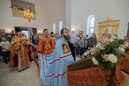 Митрополит Игнатий совершил Божественную литургию в Иоанно-Богословском храме г. Саратова