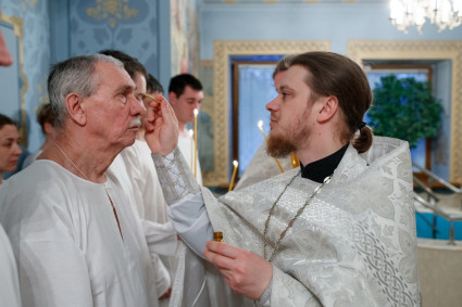 В Свято-Троицком кафедральном соборе г. Саратова совершена Крещальная литургия