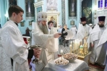 Заупокойная Литургия и панихида в Духосошественском кафедральном соборе Саратова