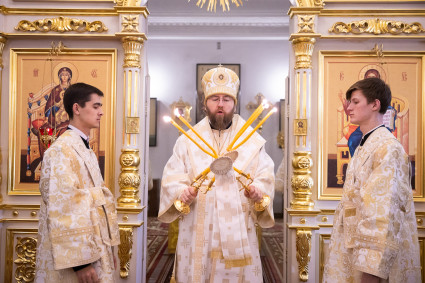 Митрополит Игнатий совершил всенощное бдение в храме в честь Рождества Христова г. Вольска