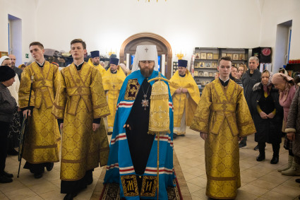 Митрополит Игнатий совершил Божественную литургию в храме во имя святителя Николая Японского г. Саратова