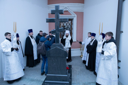 Митрополит Игнатий совершил заупокойное богослужение на месте погребения владыки Пимена (Хмелевского)