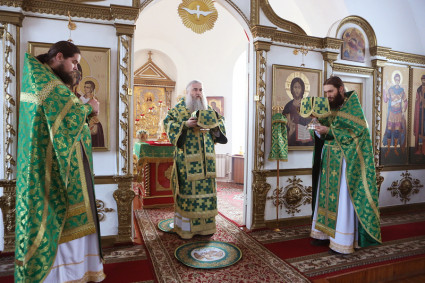 Божественная литургия в Спасо-Преображенском мужском монастыре Саратова