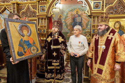 Архиереи Саратовской митрополии совершили Великое освящение храма великомученика Георгия Победоносца г. Покровска (Энгельса) и Божественную литургию в новоосвященном храме