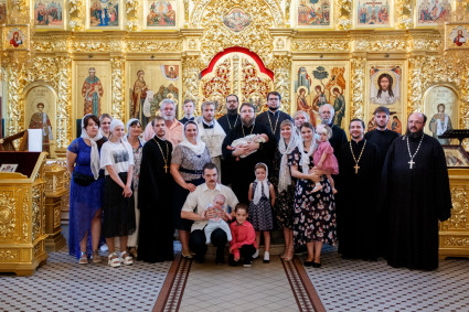 Митрополит Игнатий принял участие в Таинстве Крещения в качестве восприемника