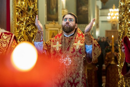 Митрополит Игнатий совершил Божественную литургию в Свято-Духовском соборе г. Саратова