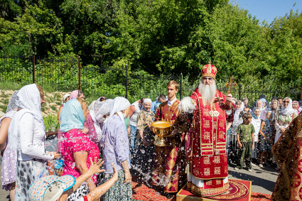 Божественная литургия в храме святых Царственных страстотерпцев г. Саратова