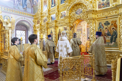 Божественная литургия в Свято-Троицком кафедральном соборе г. Саратова