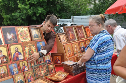 В день памяти святых апостолов Петра и Павла в епархии прошли благотворительные ярмарки