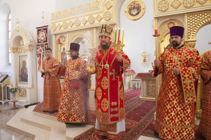 Божественная литургия на Архиерейском подворье — храме во имя святых равноапостольных Мефодия и Кирилла при СГУ в день памяти святых братьев