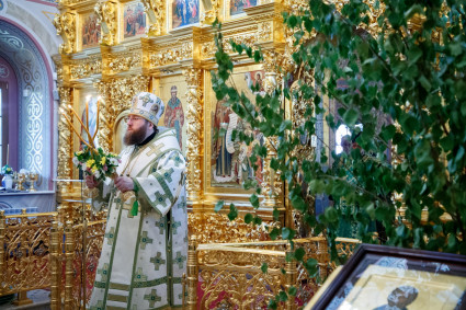 Митрополит Игнатий совершил всенощное бдение в Свято-Троицком кафедральном соборе Саратова
