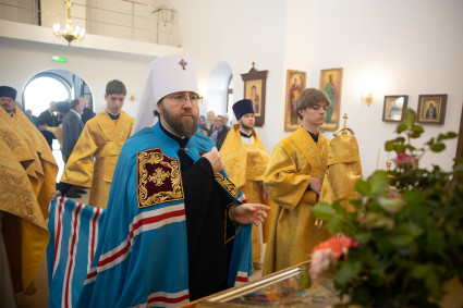 Митрополит Игнатий совершил Великое освящение храма святителя Василия Великого с. Ягодная Поляна и Божественную литургию в новоосвященном храме